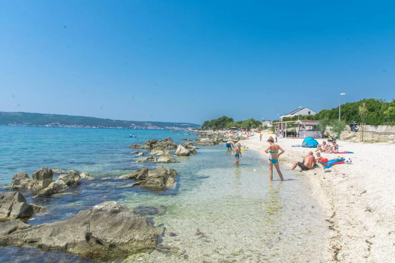 Vicia Faba Apartment Kastela