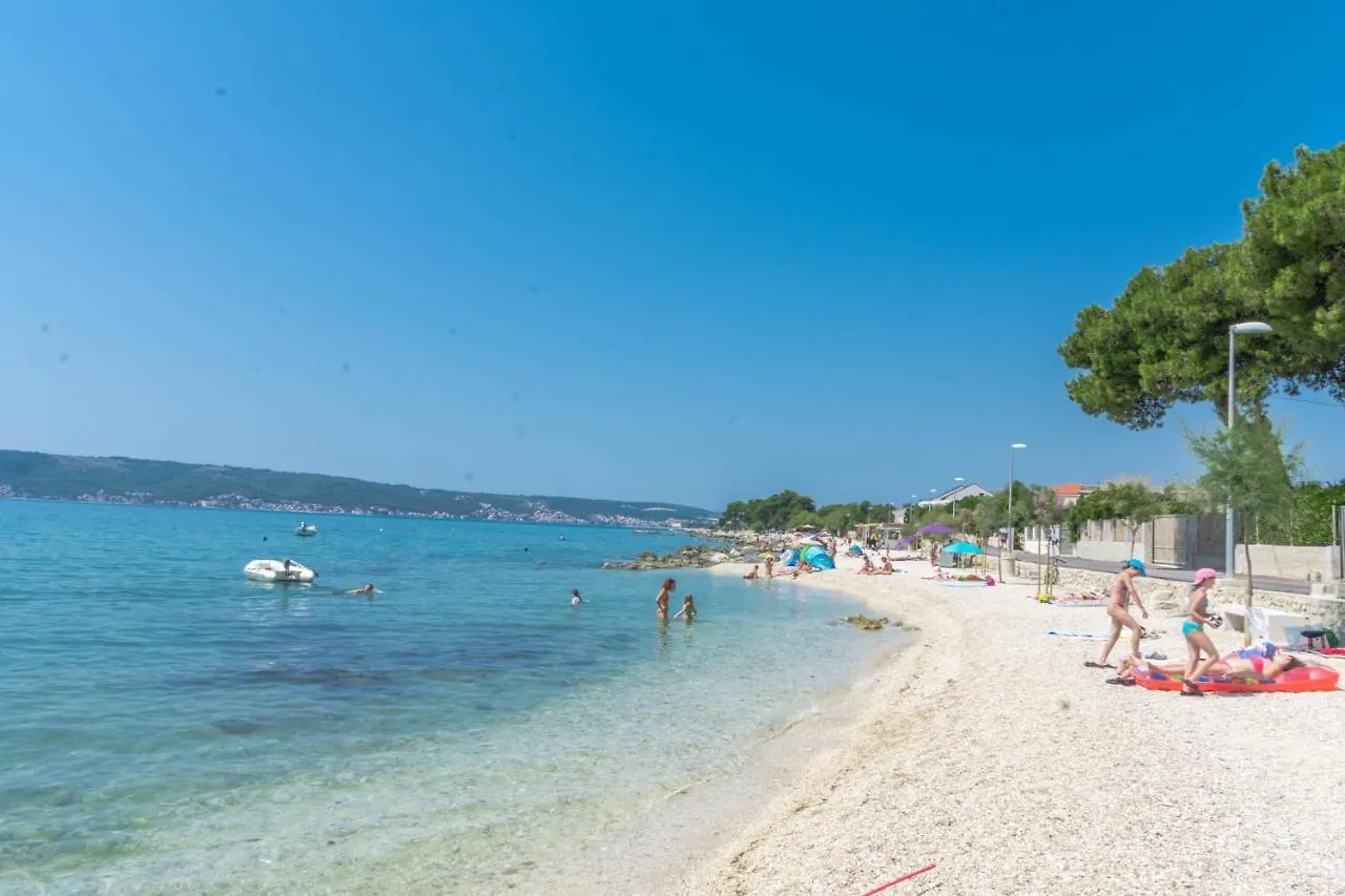 Vicia Faba Apartment Kastela