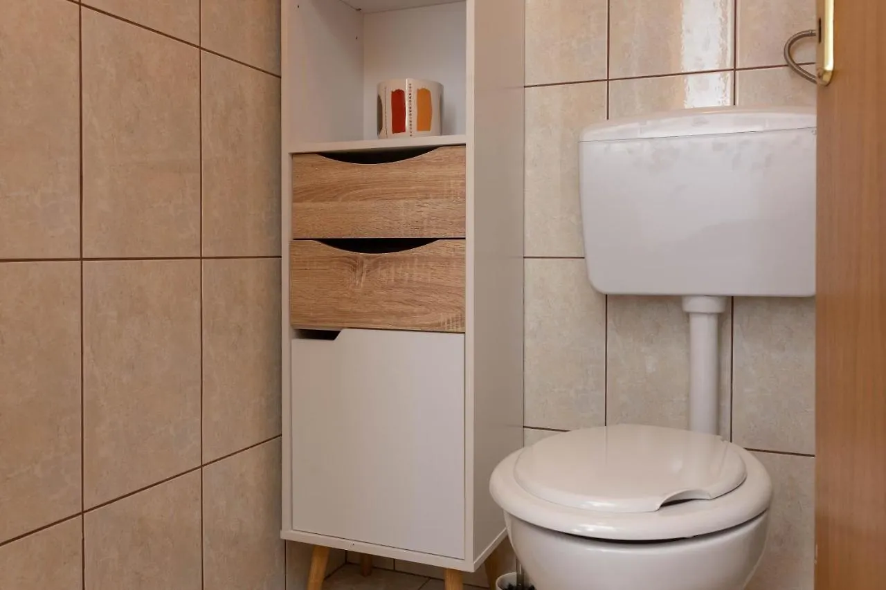 Vicia Faba Apartment Kastela