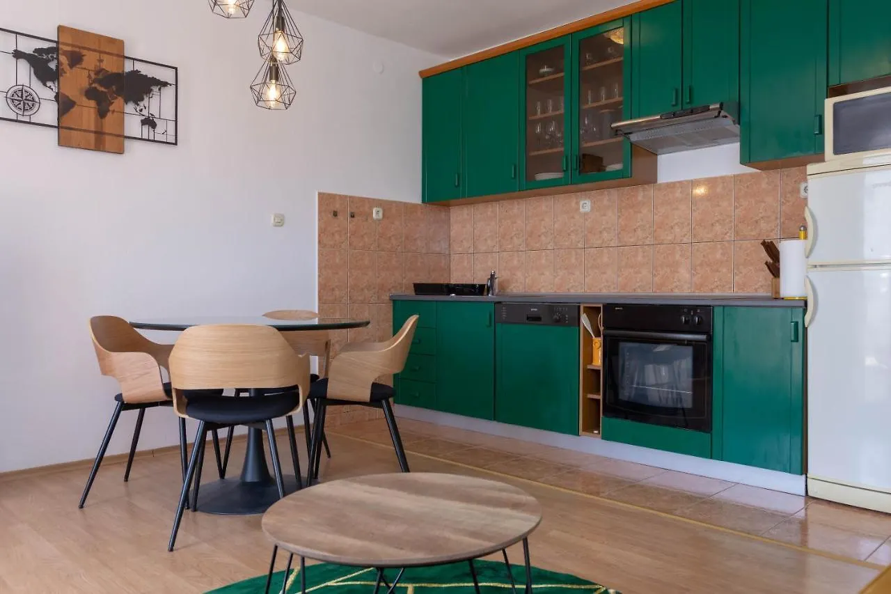 Vicia Faba Apartment Kastela