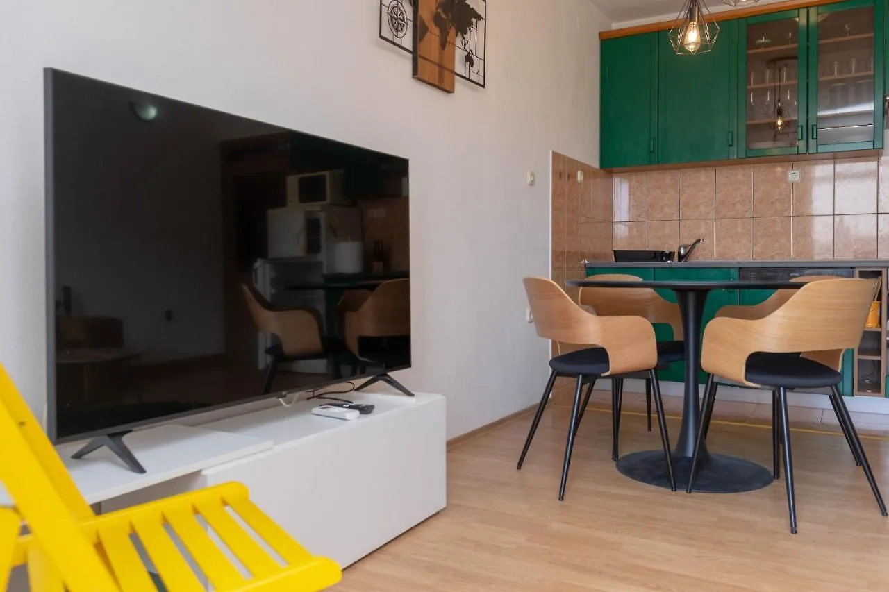 Vicia Faba Apartment Kastela