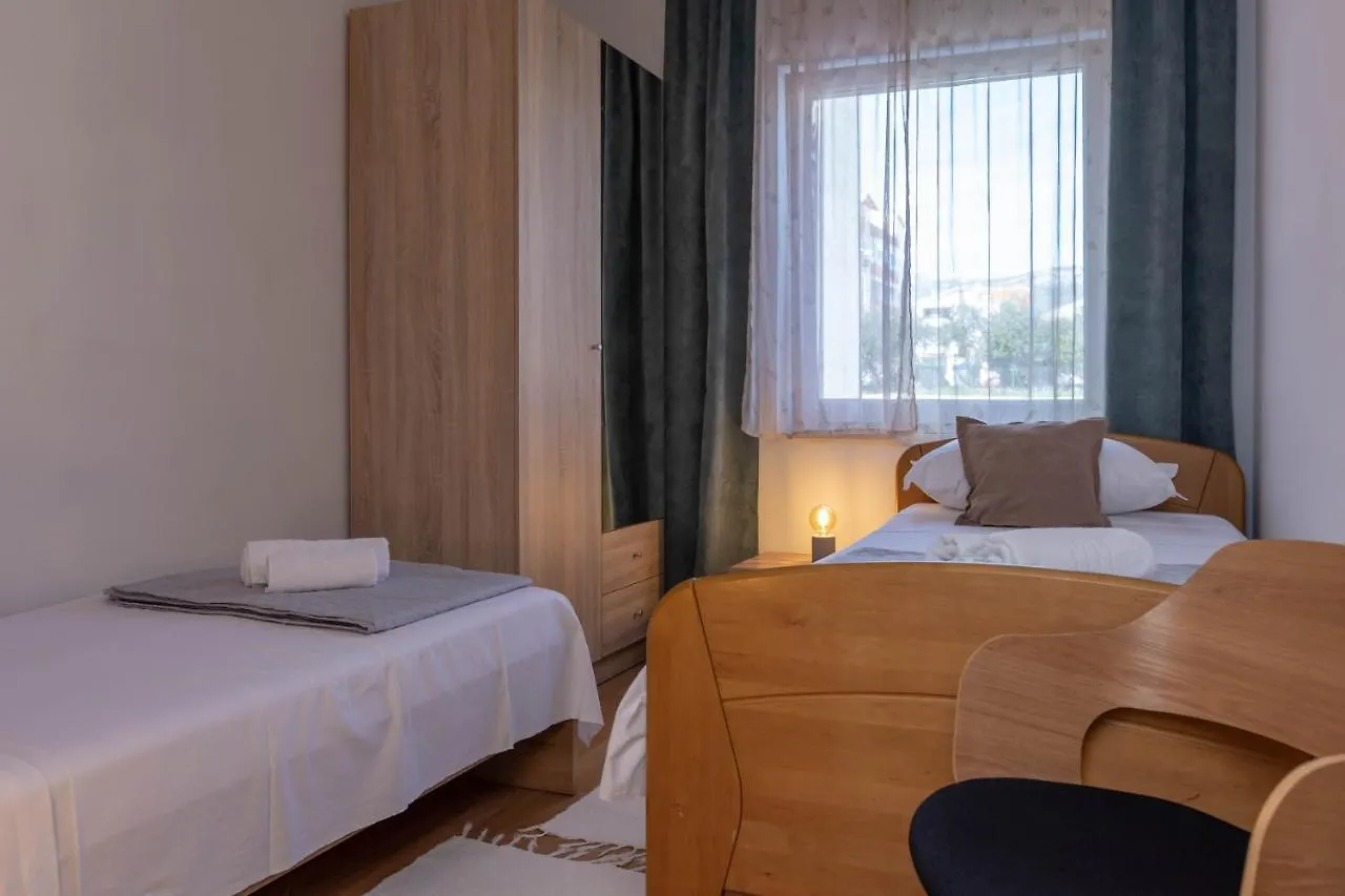 Vicia Faba Apartment Kastela