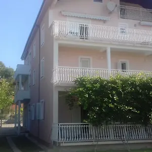 Apartament Jezidzic, Kaštela